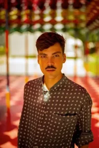 Danuta Schmidt im Gespräch mit Aron Boks über sein Buch "Nackt in die DDR"